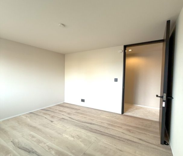 約4.5帖の居室は2部屋あり、各居室それぞれに収納があります。